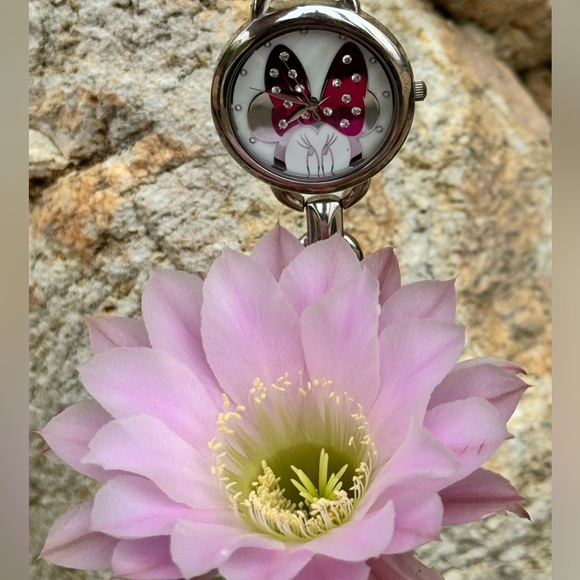 Disney Minnie Mouse with a Pink Sparkly Bow Watch - Picture 8 of 13